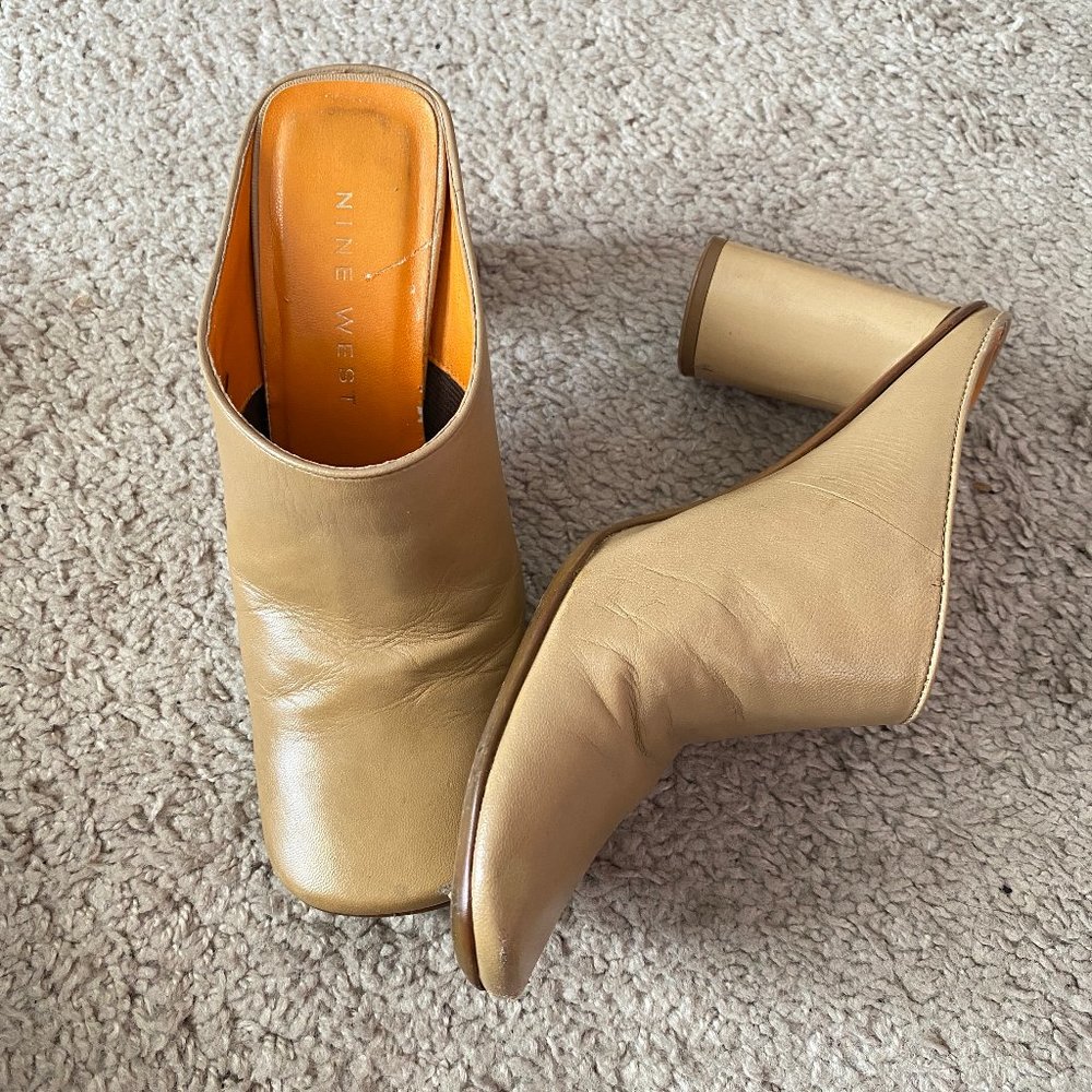 🌻 🌸 Nine West Slip-on Camel Leather Heeled Mules / Clogs – Sz 5